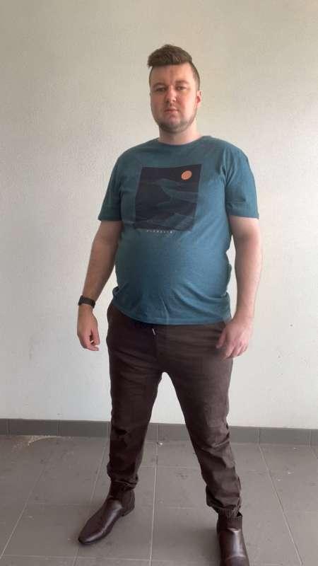 This 2XL shirt is pretty snug