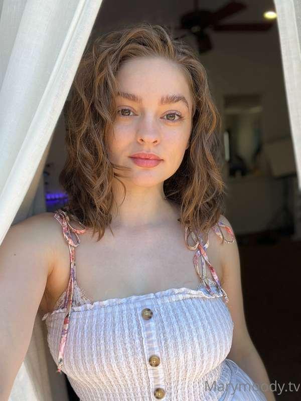 I'm live now on Twitch! 🌸 twitch.tv/maryismoody