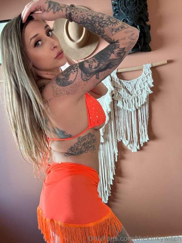 Let's enjoy our day together? 🧡🧡🧡