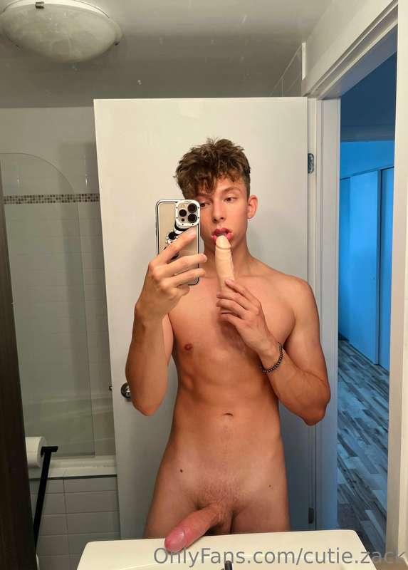 I'm online for some sexting, my dildos ready!