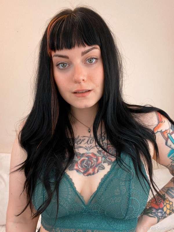 just a green eyed girl in pretty green lingerie 🥺🌿