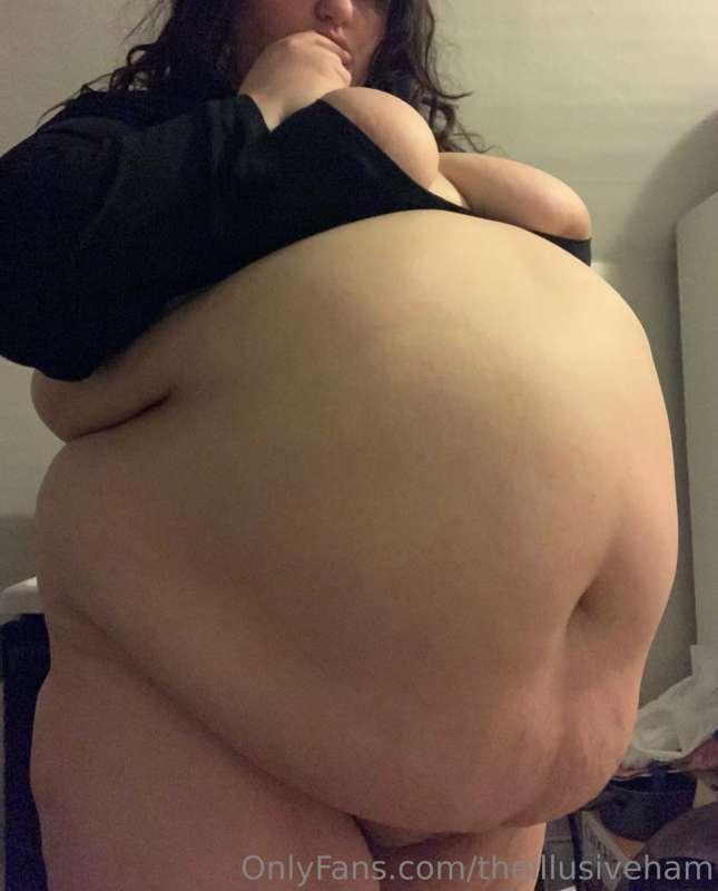 Taco Bell-y 🌮 🔔  swipe for vids of eating/belly play & burps..