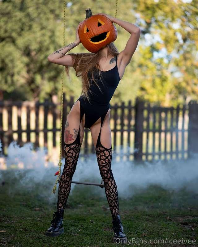 Halloween live tonight 😛🎉 starts at 5:30 pm est! 