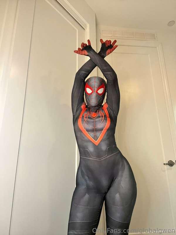 Gotta love how hot I look in this suit 🥵 My curves could sen..