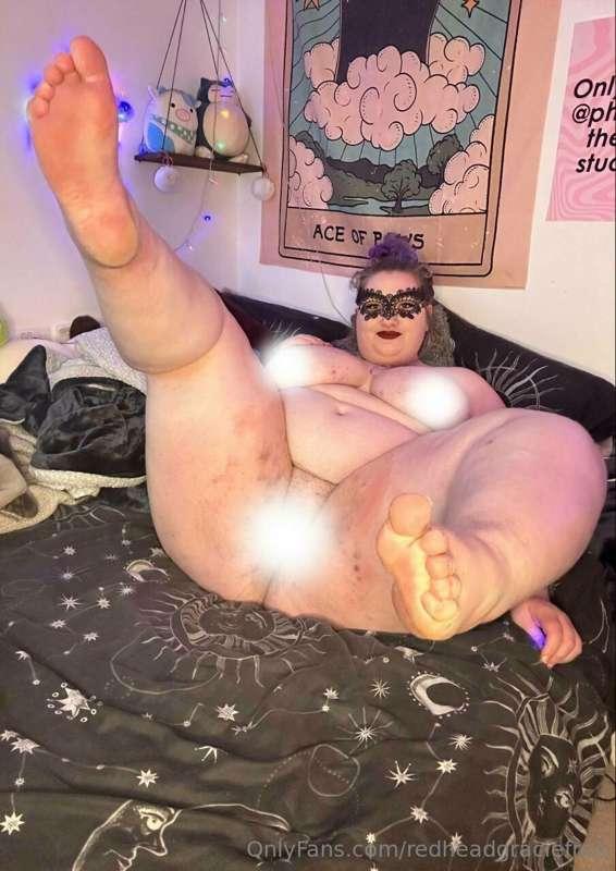 # **FREE university student @phoebetheunistudent is looking ..