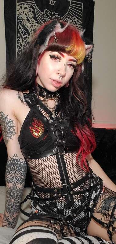unlock to watch me get undressed and spank myself 😝 ♡ 4 minu..