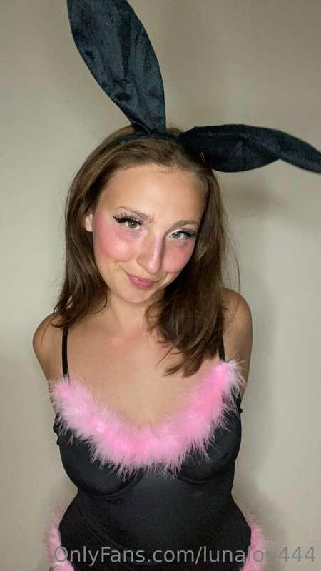HAPPY FUN FITS FRIDAY WITH LUNA! Today i’m your sexy bunny 🩵