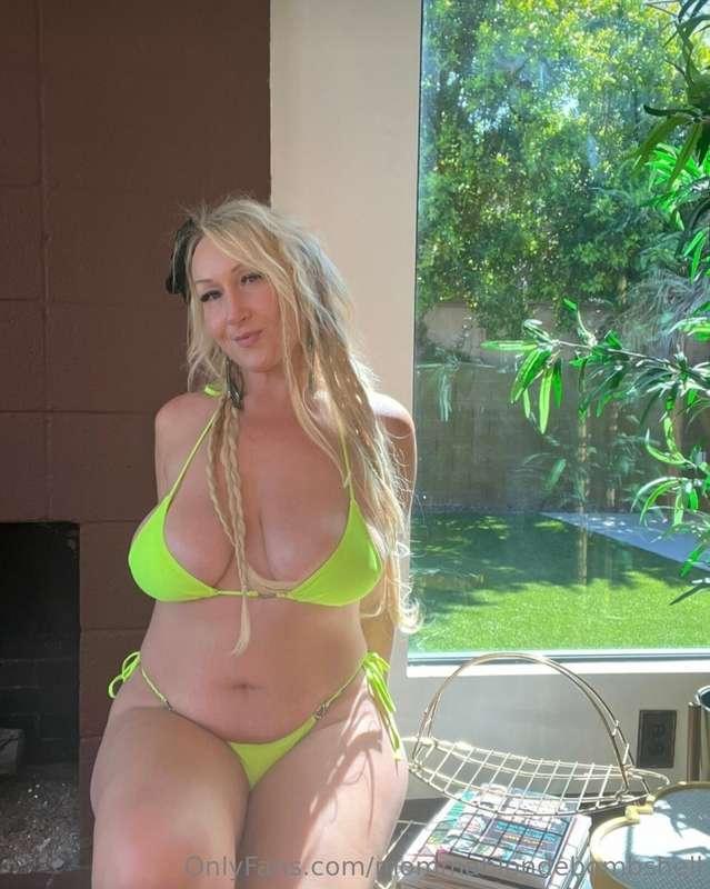 Don’t leave a MILF waiting… dm me let’s celebrate HUMP DAYYY..