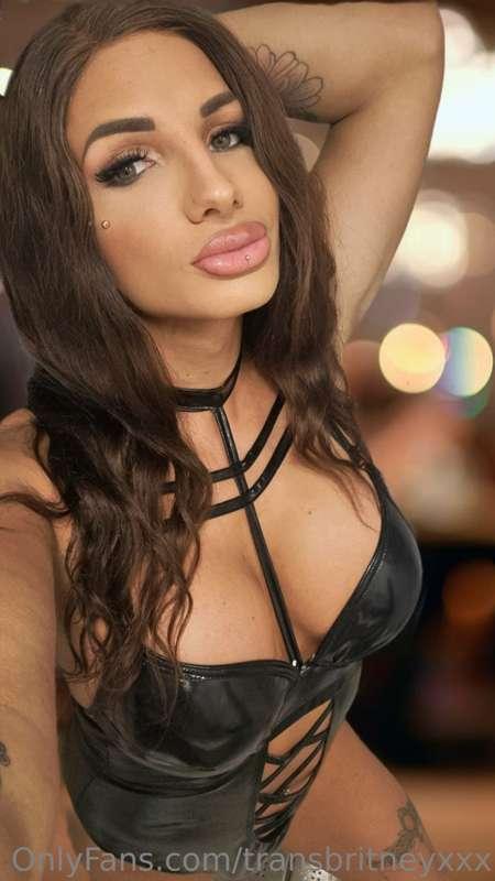 It's such a good mood to do something dirty today isn’t it?😈..