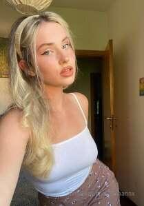 Hot blonde @carol_elena just turned 18 😏🥵🍌SHE IS CRAVING DEE..