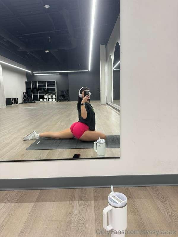 Tip me $10 to unlock 40 sexy pics from my vault 