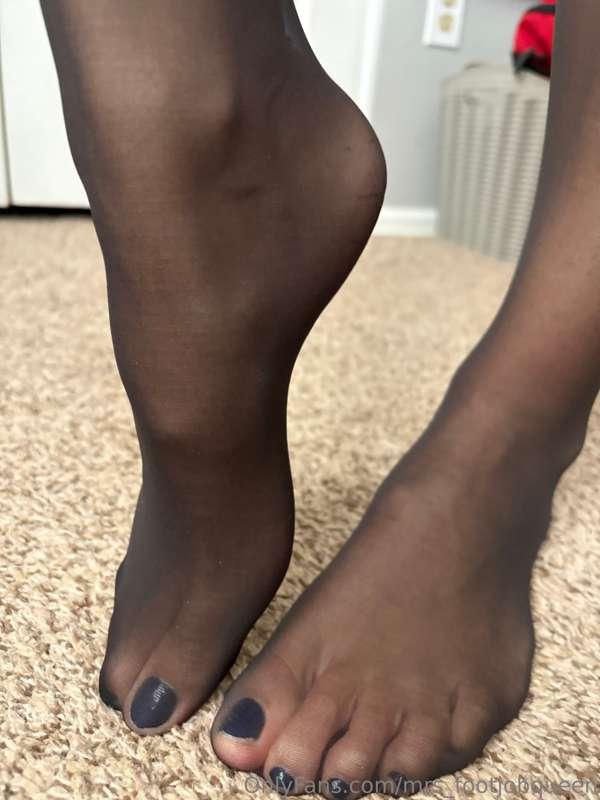 mrs_footjobqueen image #8