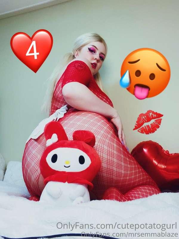 (4) December! 😍 red fishnet full nudes and boobie vids💋 fuck..