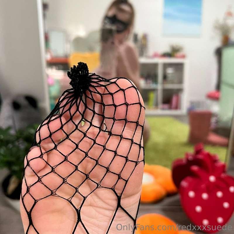 👣👣👣👣👣👣👣👣👣
Uploading the rest of these fishnet pics & then we..