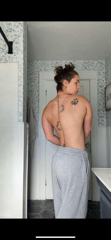 If I did a mini home workout naked y’all wanna watch?