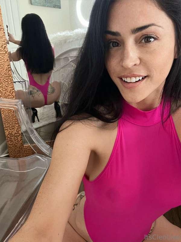 Happy Saturday my LOVES!! .💖💖 Hit me up I'm around!