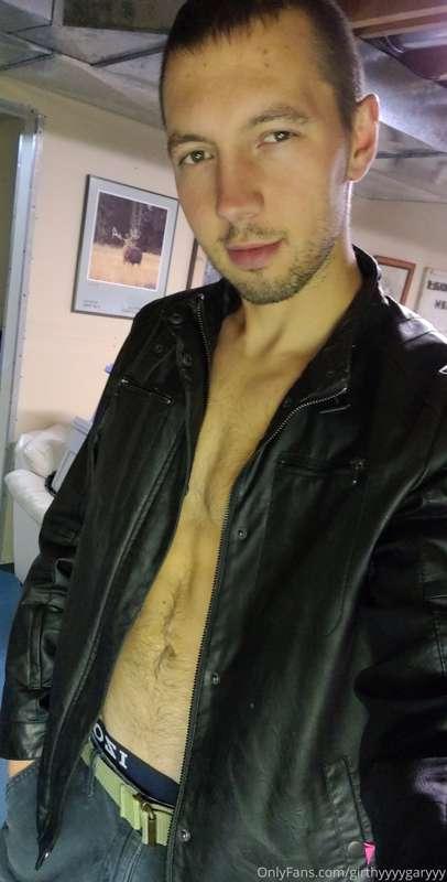 How do i look in this old leather jacket of mine?(; wanna go..