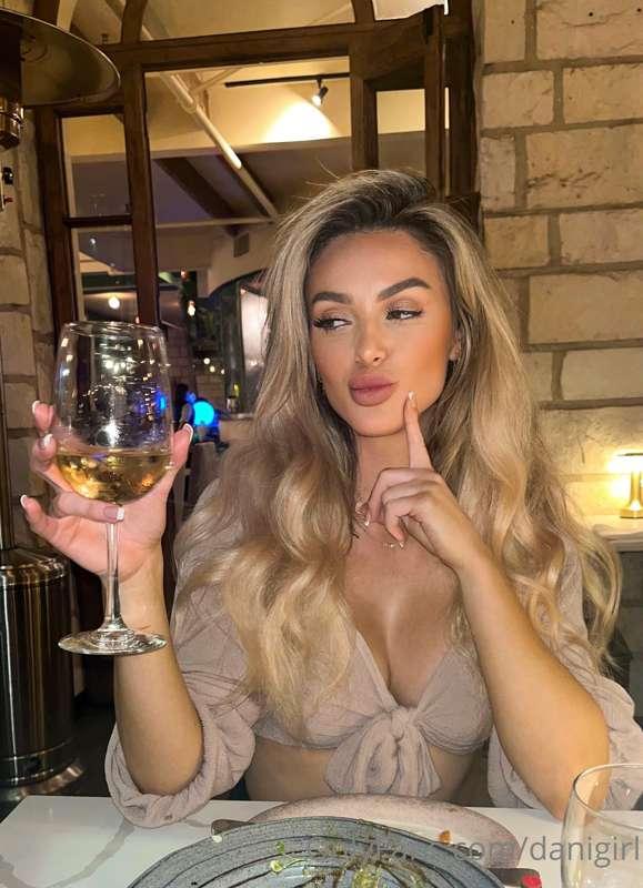 The face of a girl who loves her wine 💋🍷

I love wearing fro..