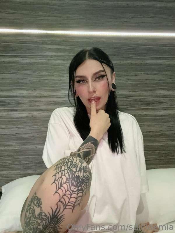 Local hot girl wants to live rent-free in your head 🥰 Can I?