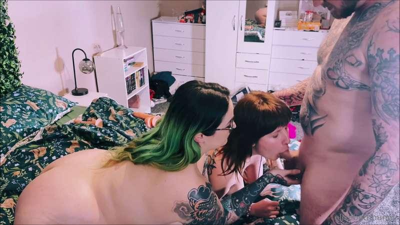 I just love sharing cock!! Me & @jessbatty got to suck on tw..