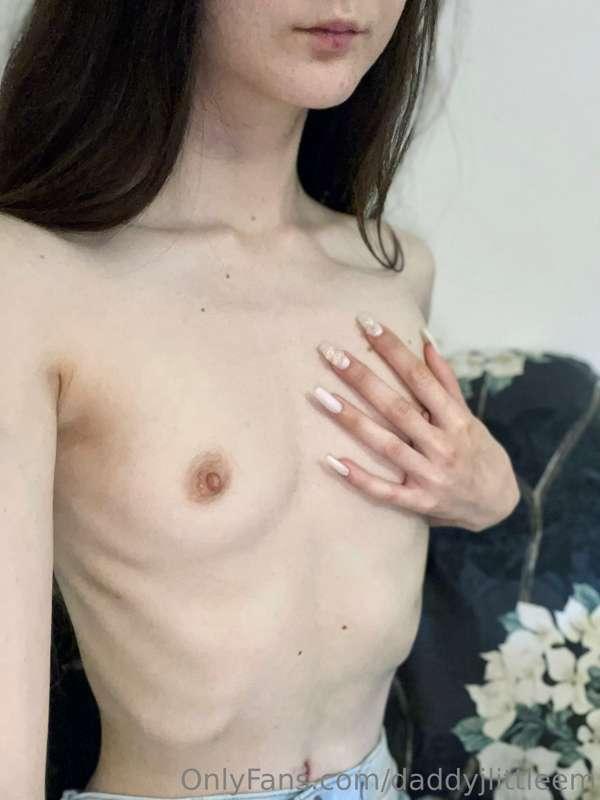 Your favorite fucktoy is back 😘
