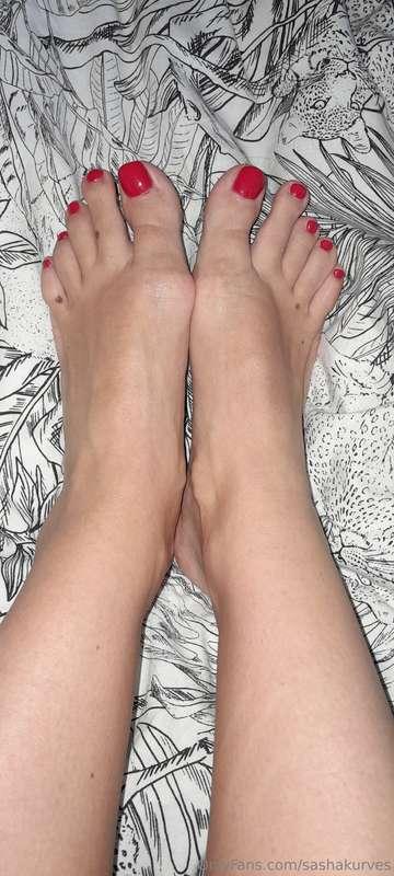 Look at my new pedicure ❤️‍🔥 Do you like it?  Time to worshi..