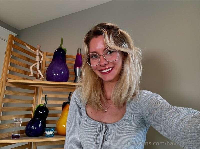 I'm always naked around my studio! 😘@haven.tunin@haven.tunin..