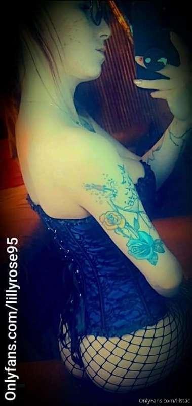 @lillyrose95