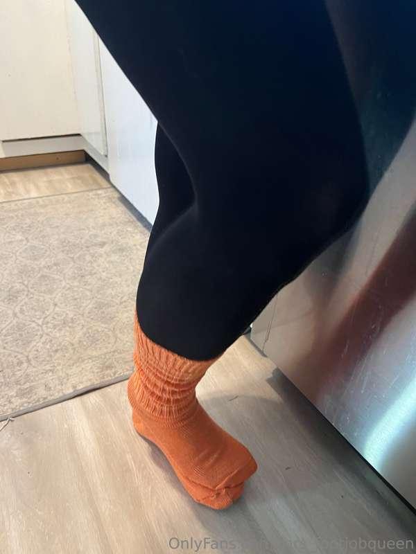mrs_footjobqueen image #3