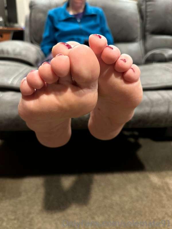 I wish my toes were being nibbled and sucked on so badly rig..