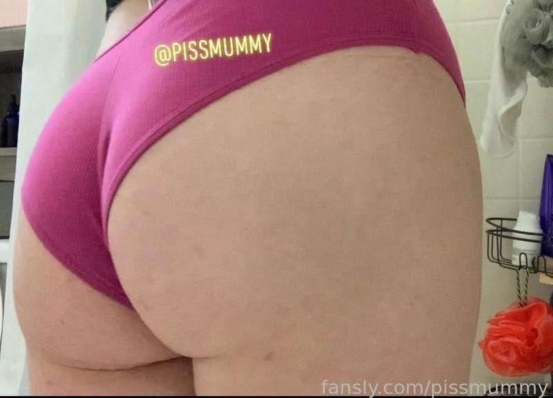 My juicy ass is just begging to be fucked 