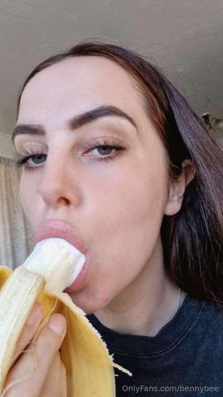 A banana a day keeps the temptation away 😉😉