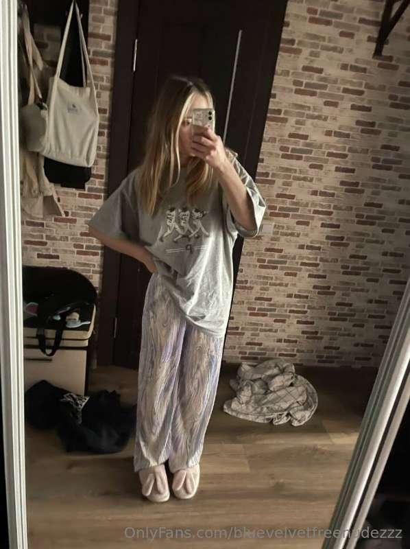 @yummy_molly 😜 One fact about me... I love cozy wear at home..