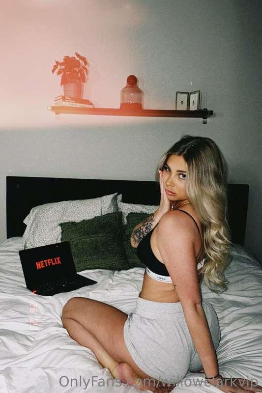 netflix n chill with me? 🍒