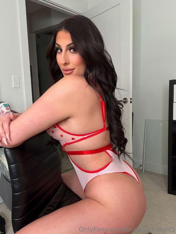 Your midweek distraction just dropped 💋
