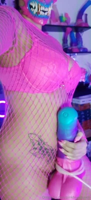 You wanna see me rip this pink fish net off my body while ta..