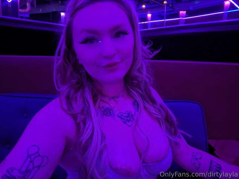 hey baby 😊❣️ msg me for custom requests and videos