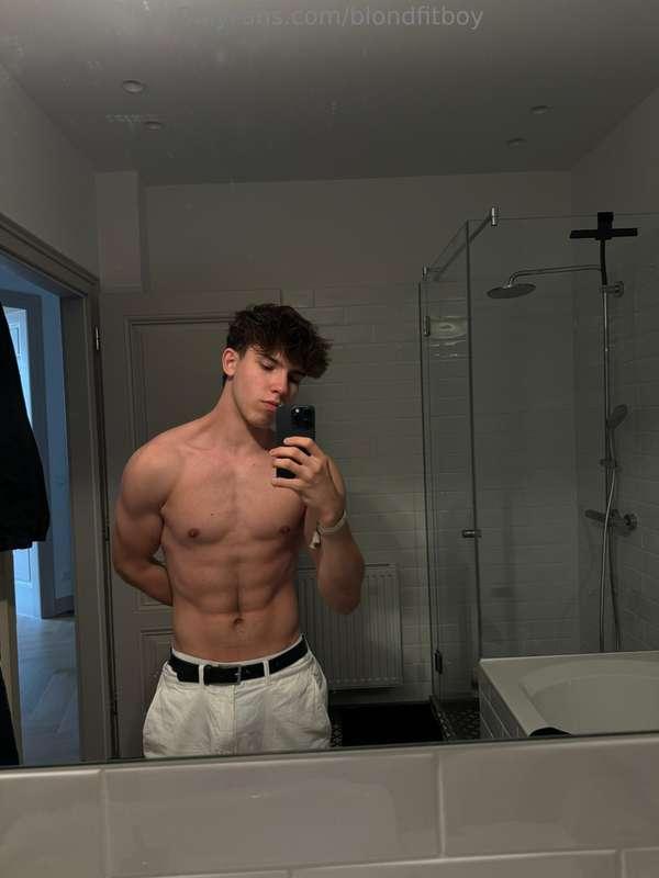 blondfitboy image #0