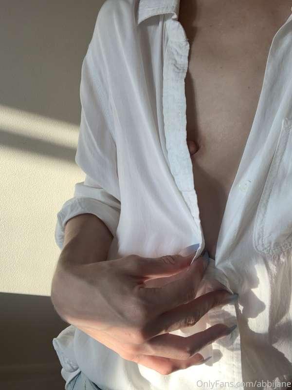 I’m a little handful 😉🥵😘

💜 my nipples are asking to be suck..