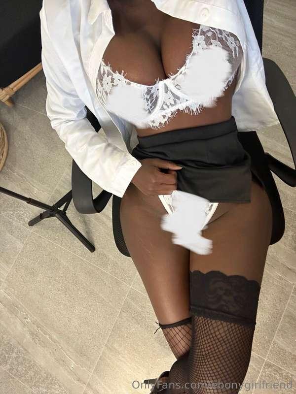 The real fun is in my DMs 😈💦 I get super naughty over there ..