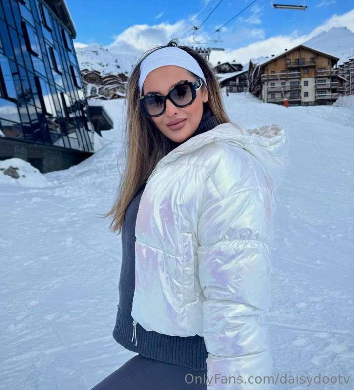 ⛷

**MAIN PAGE: @DAISYDOOXX**