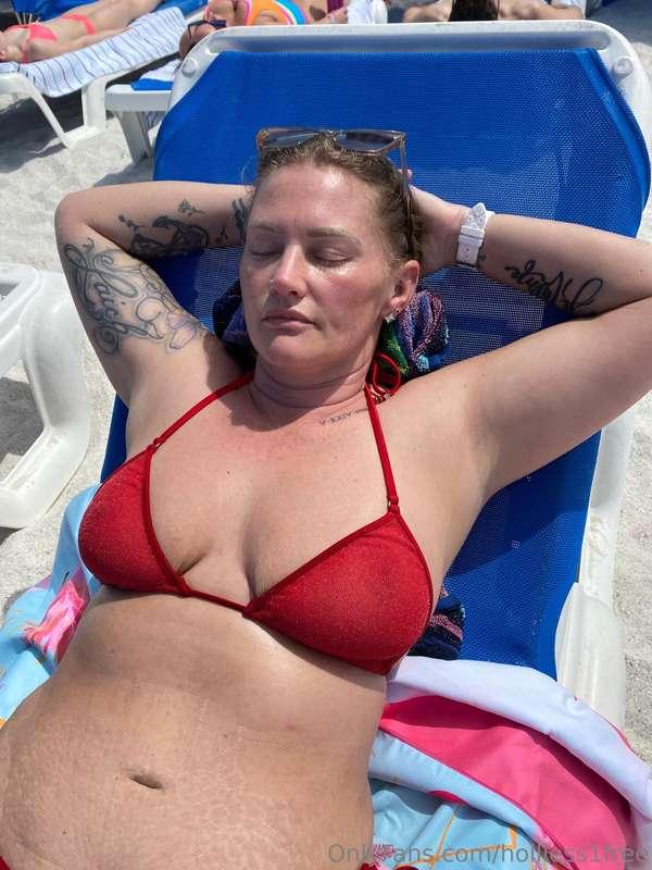 Happy Tuesday 💋 if I meat my goal I'll post a topless pictur..