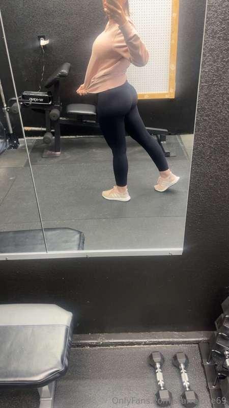 Been working on this 🍑 Slowly but surely getting to wear I w..