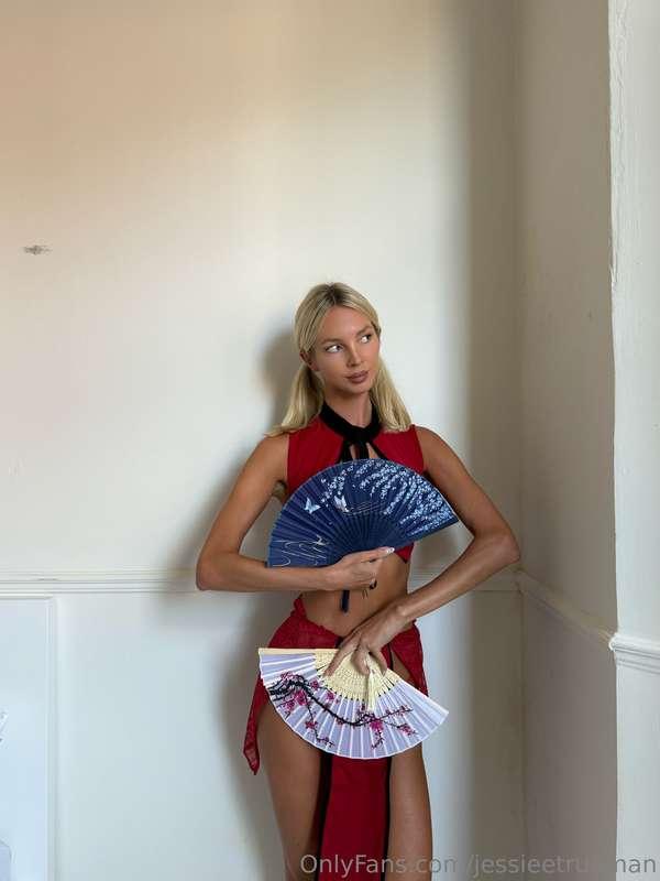 Swipe for the reveal 😜💮