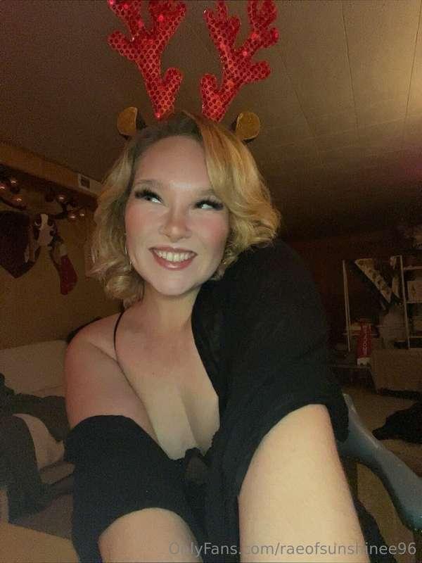 I’m just a lil Festive Freak this season 🎄🤶🏼