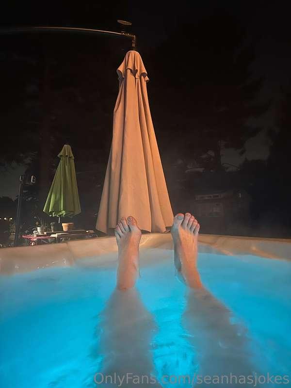Hot tub nudes🤭