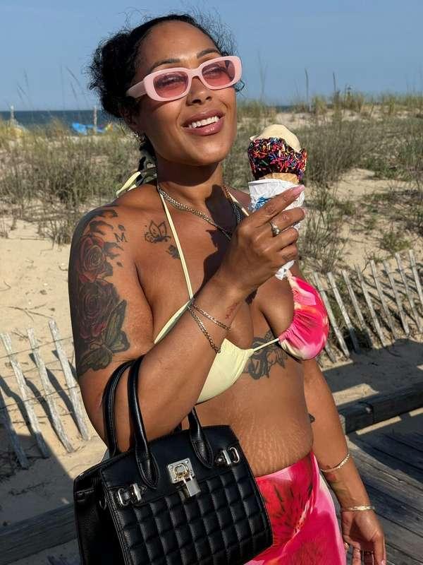 Let me lick the tip 👀👅🍦