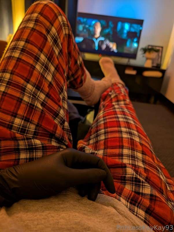 I had such a long day! Time to relax a little 🖤 picked a mov..