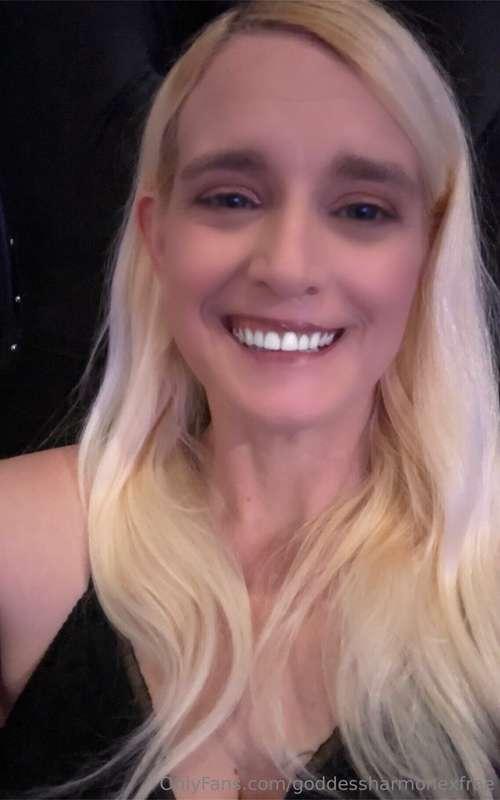 Entertain me today slave and send me a sexy picture. But fol..