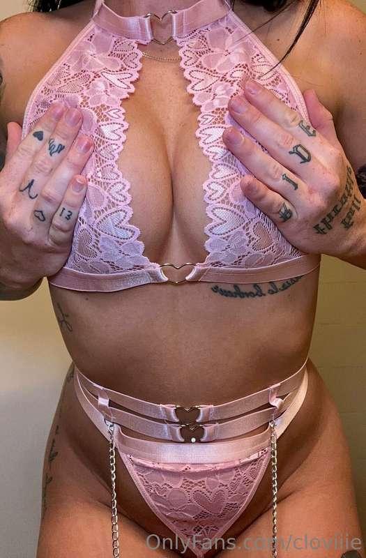 Still obsessing over this cute, pink lace set 😝